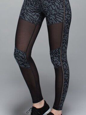 Lululemon Hot to Street Pant Legging - Grey Black Print - 6
